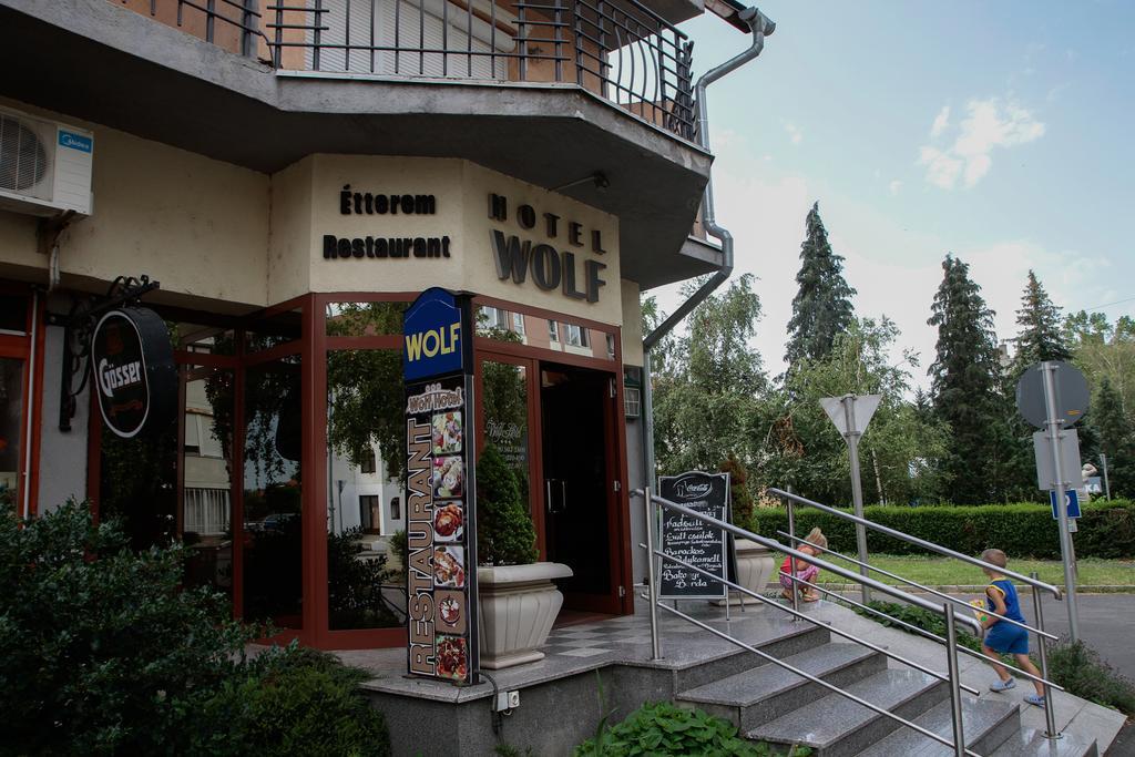 Sárvár Wolf Hotel المظهر الخارجي الصورة